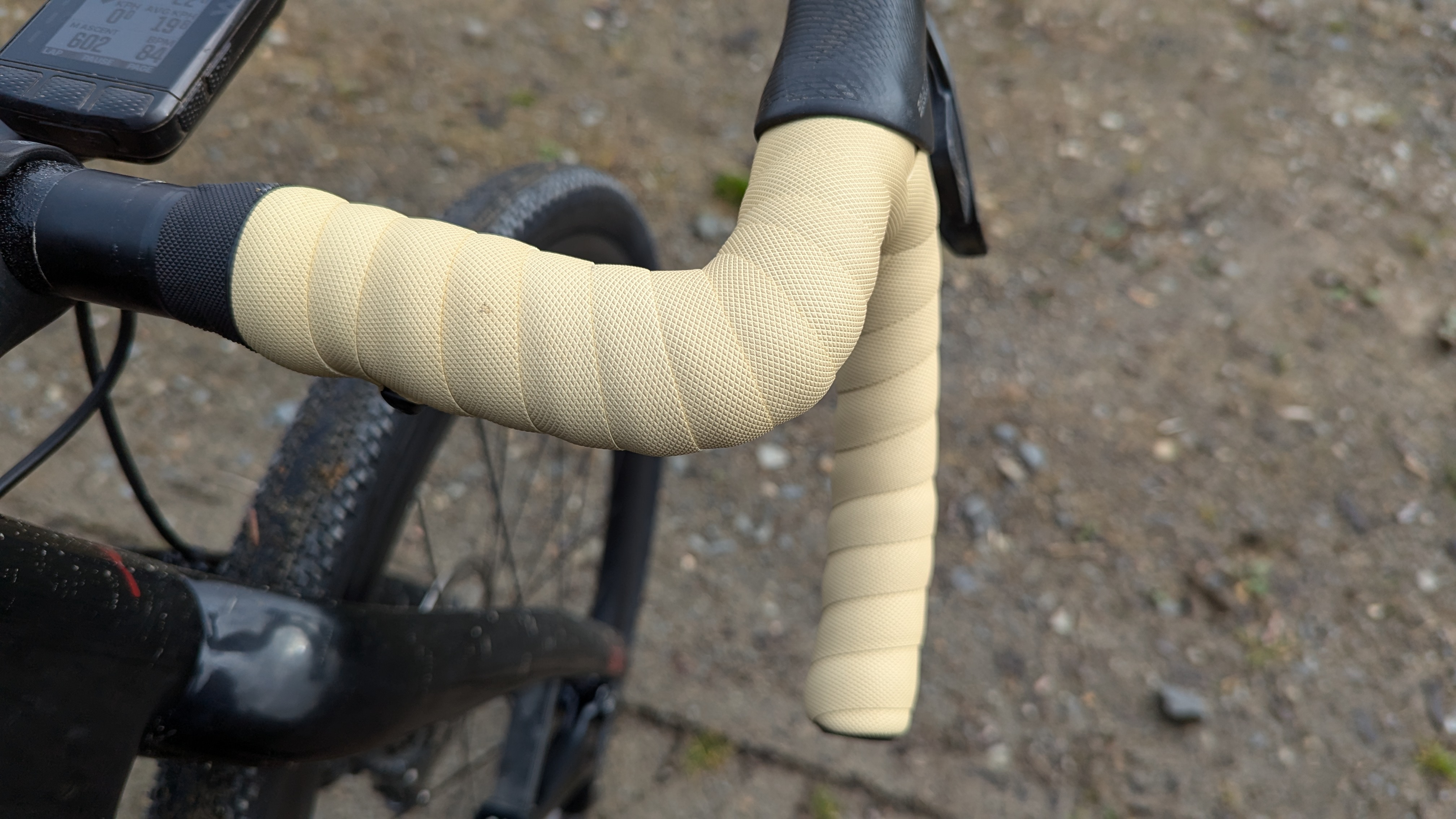 BBB GravelRibbon Gel Bar Tape Hero.jpg